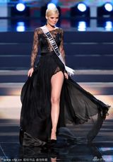 组图：环球小姐比基尼走秀 众佳丽身材不输超模