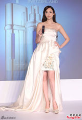 组图：吴佩慈亮相品牌代言礼裙别致优雅