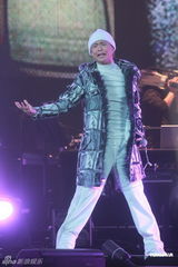 组图：香港演唱会圆满完成 侧田转往北京发展