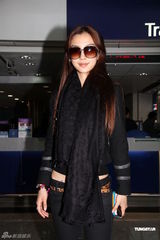 组图：Angelababy回港报平安 经历日本地震心有余悸