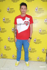 组图：郑融力挺旧爱刘浩龙 称希望大家体谅