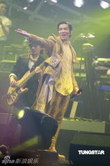 组图：萧敬腾唱《black or white》 向杰克逊致敬