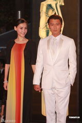 组图：谢霆锋张柏芝夫妇携手现身红毯秀恩爱