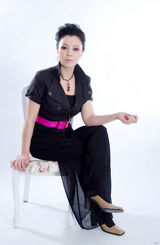 组图：于小慧新写真彰显高贵风韵