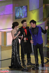 组图：潘玮柏金钟现场上演获视帝情景弥补遗憾