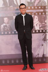 组图：曾志伟生日主持金像奖 郑中基携妻亮相