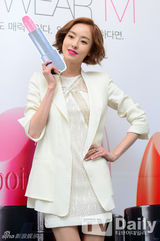 组图：韩星李多熙(李多喜)粉唇亮相纯白连衣裙美丽动人