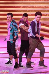 组图：无线45周年台庆群星荟萃 黎耀祥获奖陈豪反串