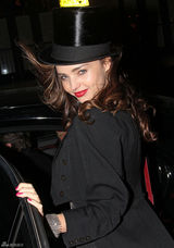 高清组图：超模米兰达-可儿化身性感爵士女郎