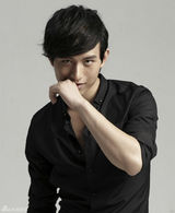 组图：成毅写真阴柔阳刚并重 被称戏痴