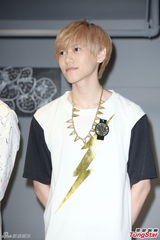 组图：JPM母亲节秀孝心礼物 王子送买房头期款