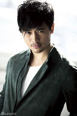 组图：高云翔新写真展硬朗气质