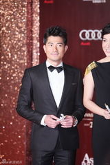 高清图：《最爱》剧组亮相 章子怡妩媚蒋雯丽知性