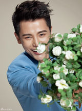 组图：孙坚夏日阳光写真 显清新文艺气质