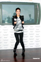 高清图：钟嘉欣打咏春笨手笨脚 陈柏宇不赞成拍床照