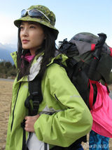 组图：王丽坤素颜清秀获赞 卖萌搞怪旧照曝光