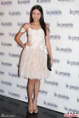 组图：马德钟闪避陈嘉桓 莫文蔚贺王力宏结婚