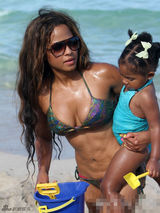 组图：2012比基尼美胸大盘点 众女星性感咸湿