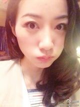 组图：韩雪卖萌嘟脸可爱 逆光自拍显女神范儿