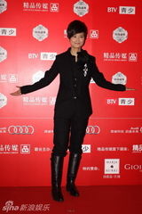 幻灯集：时尚盛典颁奖众星云集 不惧严寒斗礼服