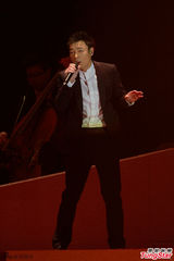 组图：梅艳芳逝世十周年 圈中好友登台悼念