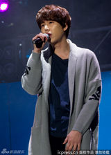 组图：SJ-M上海热力开唱 始源帅气有型赫海有爱