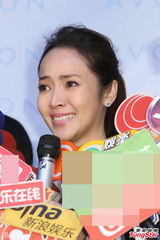 组图：侯佩岑被问妈妈婚外情人 当场落泪20秒