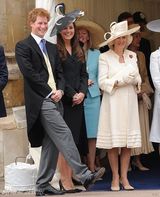 组图：威廉王子与女友订婚 携手亮相显亲昵