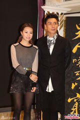 组图：邓丽欣否认新车牌冠夫姓 陈伟霆努力赚钱