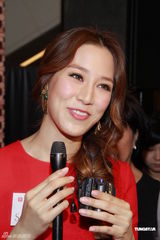 组图：徐子淇疑似走光引媒体狂拍