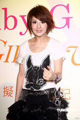 幻灯组图：郭静演绎百变造型 分享不败穿搭手则