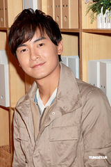 幻灯图：张艾嘉钦点郑元畅拍《华丽上班族》