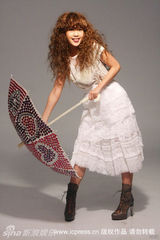 组图：杨丞琳新专辑写真曝光 扮洋娃娃惨变红贵宾