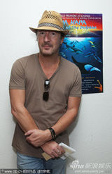 幻灯图集：约翰-列侬之子戛纳捧场纪录片发布会