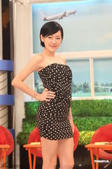 高清图：小S踩高跟鞋承认怀孕三月 称生女儿几率大