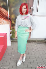 组图：王祖蓝预留咸鱼包赠女友 万绮雯厨神上身