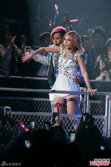 组图：罗志祥香港开唱 谭咏麟相挺当和事佬