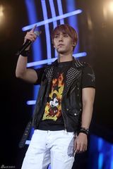 高清图：少时EXO等众韩团热舞放歌梦想演唱会