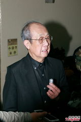 组图：获奖剪接师邹长根举殡 丁羽激动忆故人