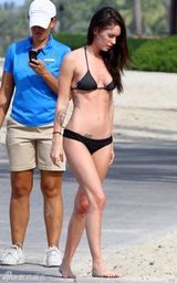 高清组图：梅根-福克斯迈阿密海滩秀恩爱秀性感身材