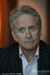 幻灯图集：《华尔街2》主演亮相戛纳 道格拉斯现身