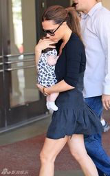 组图：贝克汉姆千金首曝光 小脸肉嘟嘟可爱至极