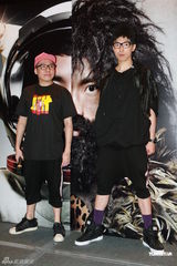 幻灯图集：好友农夫开演唱会 陈冠希现身力挺