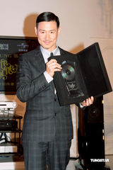 幻灯：张学友推全新大碟 因版税问题或将被无线封杀