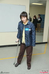 组图：何超仪演监犯 与王浩信做苦情鸳鸯