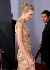 高清图：格莱美红毯泰勒-斯威夫特亮相俏丽可人