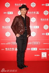 幻灯集：时尚盛典颁奖众星云集 不惧严寒斗礼服