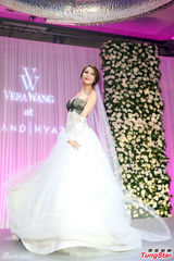 组图：陈思璇穿婚纱沾喜气 期待海岛婚礼