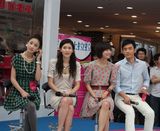 组图：李光洁携三美女亮相《杜拉拉》杭州见面会