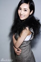 幻灯图：刘芸素颜写真魅惑双面 演绎清纯性感